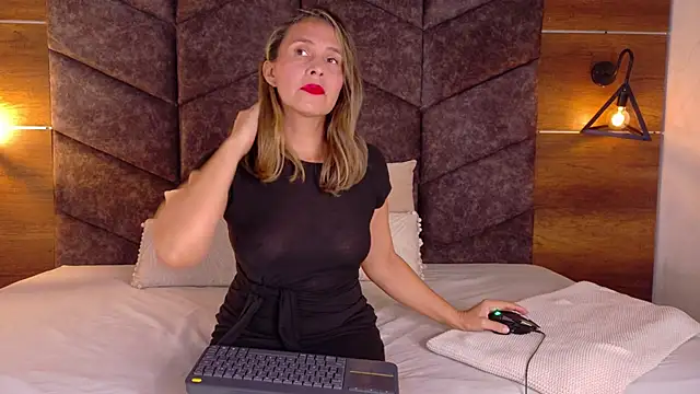 Snapshot of THALIAGRAY__ chatting on 02-11-26, 02:55 THALIAGRAY online show from 02-11-26, 02:55