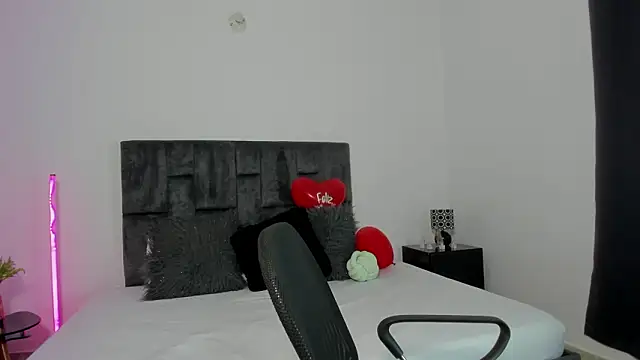 Malory Saenzz online show from 02-17-26, 08:17