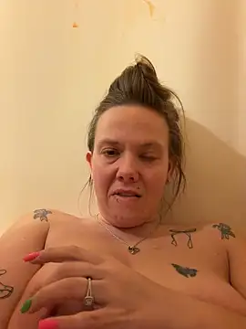 Snapshot of lickablelynn87 chatting on 02-27-26, 10:53 lickablelynn87 online show from 02-27-26, 10:53