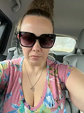 Snapshot of lickablelynn87 chatting on 02-19-26, 04:48 lickablelynn87 online show from 02-19-26, 04:48