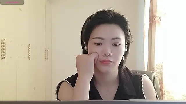 Snapshot of Nikishine chatting on 06-18-26, 06:23 Nikishine online show from 06-18-26, 06:23