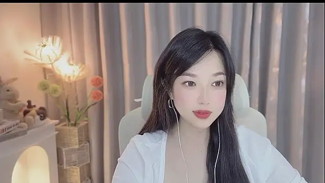 Yumi yuni online show from 04-18-26, 01:02