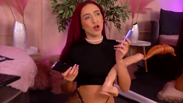 Snapshot of CrystalRedd chatting on 02-03-26, 06:22 CrystalRedd online show from 02-03-26, 06:22