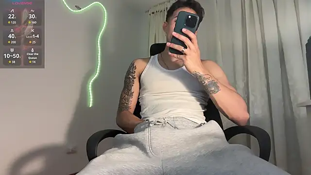 Snapshot of rafael_stone11 chatting on 04-14-26, 12:15 rafael stone11 online show from 04-14-26, 12:15