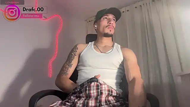 Snapshot of rafael_stone11 chatting on 05-05-26, 02:58 rafael stone11 online show from 05-05-26, 02:58