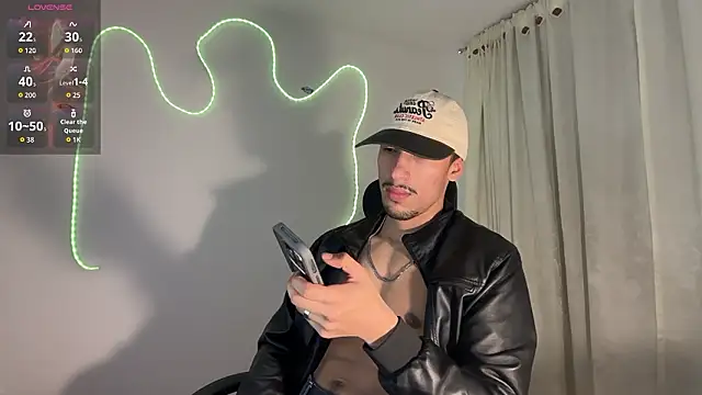 Snapshot of rafael_stone11 chatting on 03-19-26, 12:54 rafael stone11 online show from 03-19-26, 12:54