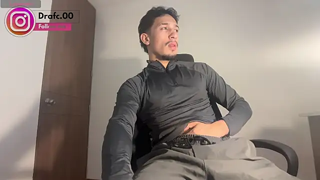 Snapshot of rafael_stone11 chatting on 06-21-26, 01:22 rafael stone11 online show from 06-21-26, 01:22
