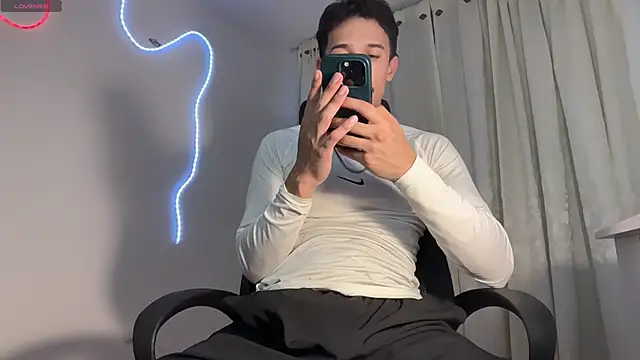 Snapshot of rafael_stone11 chatting on 04-21-26, 12:45 rafael stone11 online show from 04-21-26, 12:45
