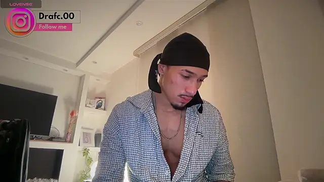 Snapshot of rafael_stone11 chatting on 07-13-26, 05:51 rafael stone11 online show from 07-13-26, 05:51