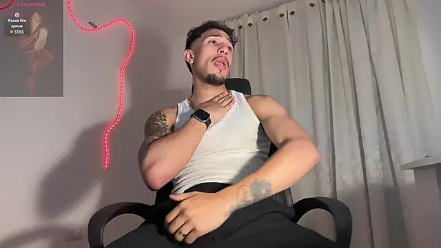 Snapshot of rafael_stone11 chatting on 04-07-26, 12:23 rafael stone11 online show from 04-07-26, 12:23