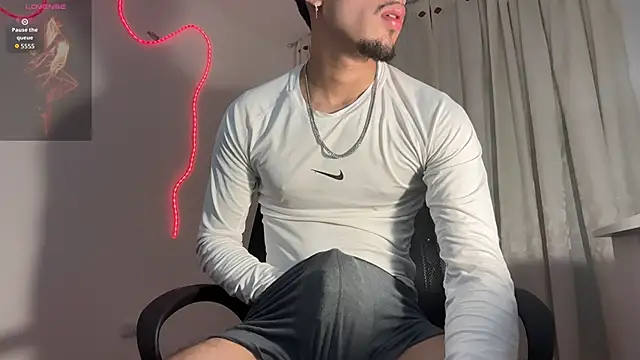 Snapshot of rafael_stone11 chatting on 04-12-26, 01:42 rafael stone11 online show from 04-12-26, 01:42