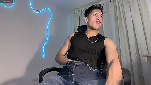 Snapshot of rafael_stone11 chatting on 03-10-26, 12:36 rafael stone11 online show from 03-10-26, 12:36