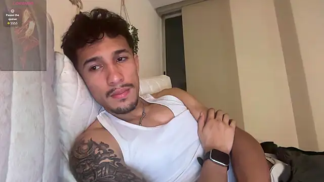 Snapshot of rafael_stone11 chatting on 03-26-26, 04:11 rafael stone11 online show from 03-26-26, 04:11