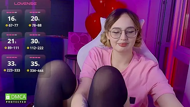 Snapshot of AdeLuna chatting on 02-12-26, 05:56 AdeLuna online show from 02-12-26, 05:56