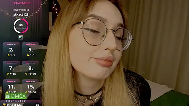 Snapshot of AdeLuna chatting on 02-05-26, 09:32 AdeLuna online show from 02-05-26, 09:32