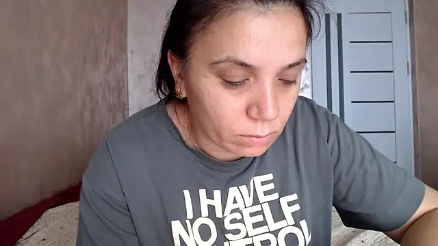 Snapshot of LorraGrey chatting on 06-15-26, 06:24 LorraGrey online show from 06-15-26, 06:24