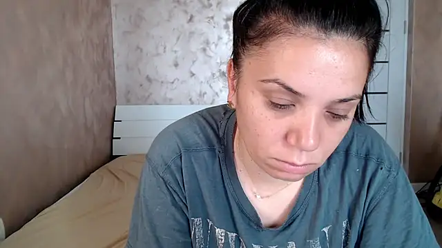 Snapshot of LorraGrey chatting on 06-17-26, 03:17 LorraGrey online show from 06-17-26, 03:17