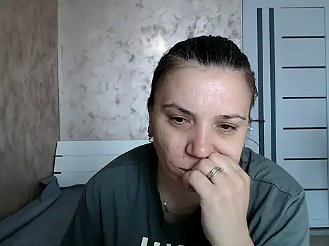 LorraGrey online show from 04-15-26, 05:46