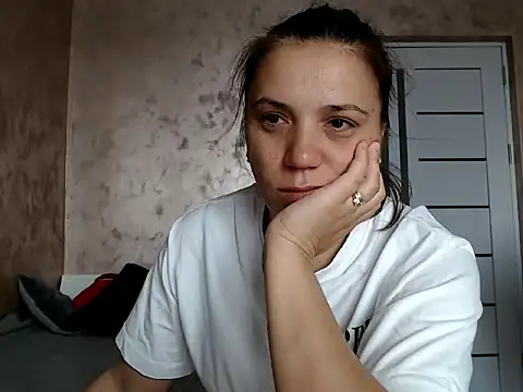 LorraGrey online show from 05-07-26, 06:06