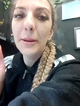 Snapshot of LannaQuinn chatting on 02-05-26, 03:52 LannaQuinn online show from 02-05-26, 03:52