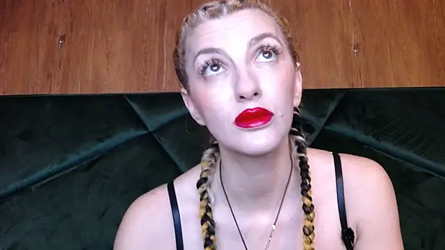 Snapshot of LannaQuinn chatting on 02-26-26, 03:39 LannaQuinn online show from 02-26-26, 03:39