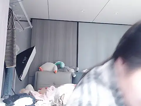 Snapshot of Tsuki-y chatting on 02-28-26, 02:28 Tsuki-y online show from 02-28-26, 02:28