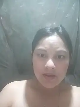 Snapshot of Momo-biki chatting on 05-15-26, 11:36 Momo-biki online show from 05-15-26, 11:36