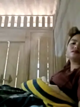 Snapshot of emlylyxinh chatting on 02-07-26, 08:55 emlylyxinh online show from 02-07-26, 08:55