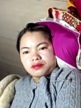 Snapshot of emlylyxinh chatting on 02-05-26, 01:45 emlylyxinh online show from 02-05-26, 01:45