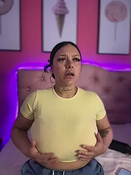 Snapshot of Miia__Taylor chatting on 02-01-26, 02:10 Miia Taylor online show from 02-01-26, 02:10