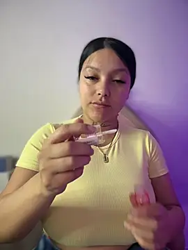 Snapshot of Miia__Taylor chatting on 02-10-26, 02:32 Miia Taylor online show from 02-10-26, 02:32