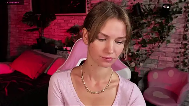 Snapshot of Crystal_Kris chatting on 02-06-26, 05:36 Crystal Kris online show from 02-06-26, 05:36