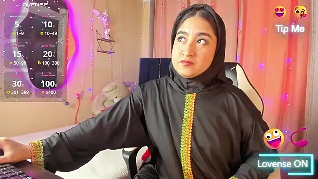 Snapshot of SamiraAwada chatting on 02-04-26, 06:03 SamiraAwada online show from 02-04-26, 06:03