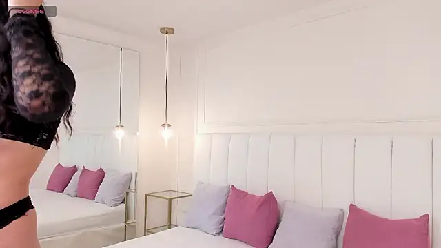 naomi amoretti online show from 03-07-26, 07:41