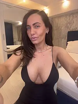 Snapshot of DivineAmely chatting on 07-18-26, 03:42 DivineAmely online show from 07-18-26, 03:42