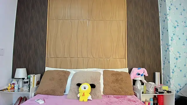 AlisHoward online show from 04-07-26, 07:26