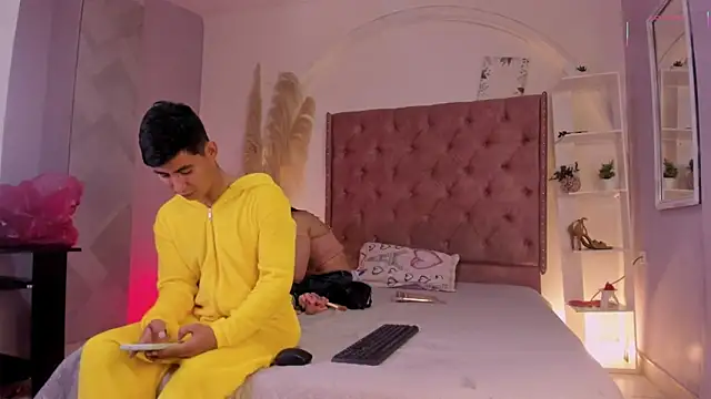 Snapshot of ROUS_AND_ARLEY chatting on 02-05-26, 12:23 ROUS AND ARLEY online show from 02-05-26, 12:23