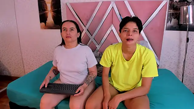 Snapshot of natasha_and_zoe chatting on 03-01-26, 11:21 natasha and zoe online show from 03-01-26, 11:21