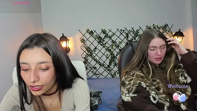 Snapshot of nana__rousse chatting on 02-18-26, 11:23 nana rousse online show from 02-18-26, 11:23