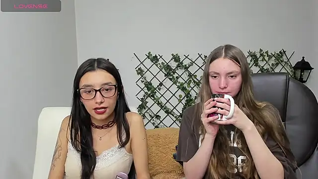 Snapshot of nana__rousse chatting on 02-25-26, 01:39 nana rousse online show from 02-25-26, 01:39