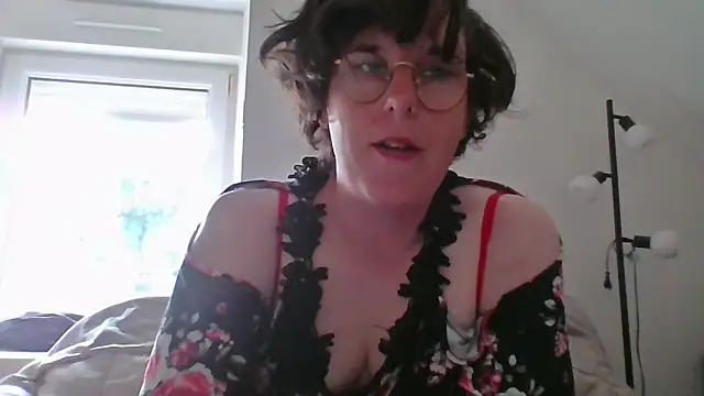 OIseauNoir88 online show from 05-10-26, 07:34