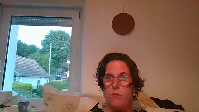 OIseauNoir88 online show from 05-18-26, 07:07