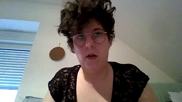 OIseauNoir88 online show from 02-10-26, 08:57