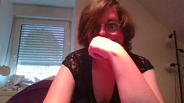 OIseauNoir88 online show from 05-17-26, 06:30