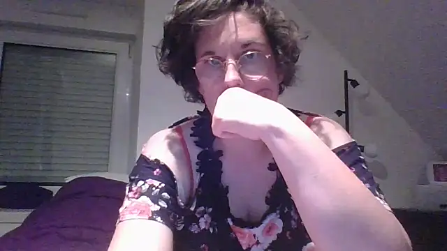 OIseauNoir88 online show from 05-09-26, 07:28