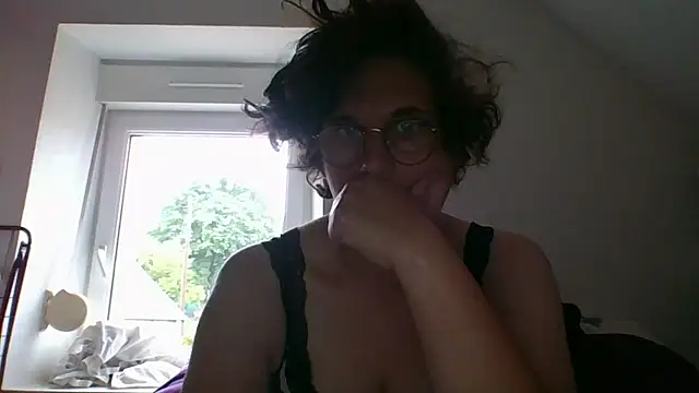 OIseauNoir88 online show from 05-16-26, 06:34