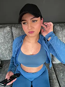 Snapshot of Catalu_x chatting on 02-17-26, 06:27 Catalu x online show from 02-17-26, 06:27