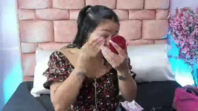 Snapshot of amy_noa chatting on 02-15-26, 12:44 amy noa online show from 02-15-26, 12:44