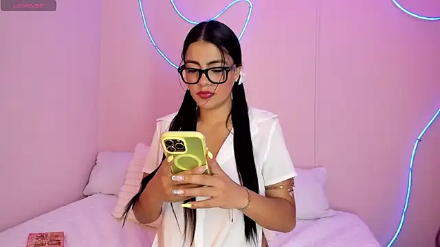 Hilaryportman online show from 03-04-26, 04:31