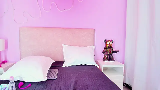 Snapshot of Hilaryportman chatting on 03-01-26, 03:06 Hilaryportman online show from 03-01-26, 03:06